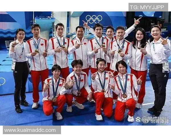 激情四溢的游泳竞技赛场挑战极限速度展示运动员顽强拼搏精神 激情四溢的游泳竞技赛场挑战极限速度展示运动员顽强拼搏精神